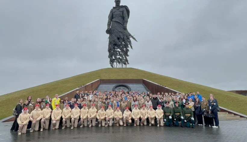 Студенты поклонились советским солдатам