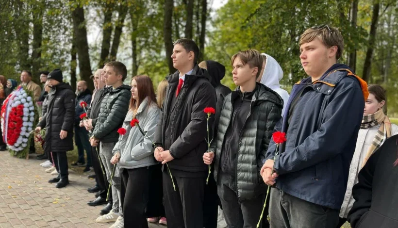 Бойцам народного ополчения отдали дань памяти