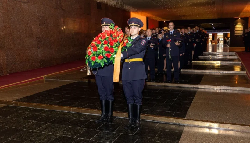 Правоохранители почтили память героев в Музее Победы