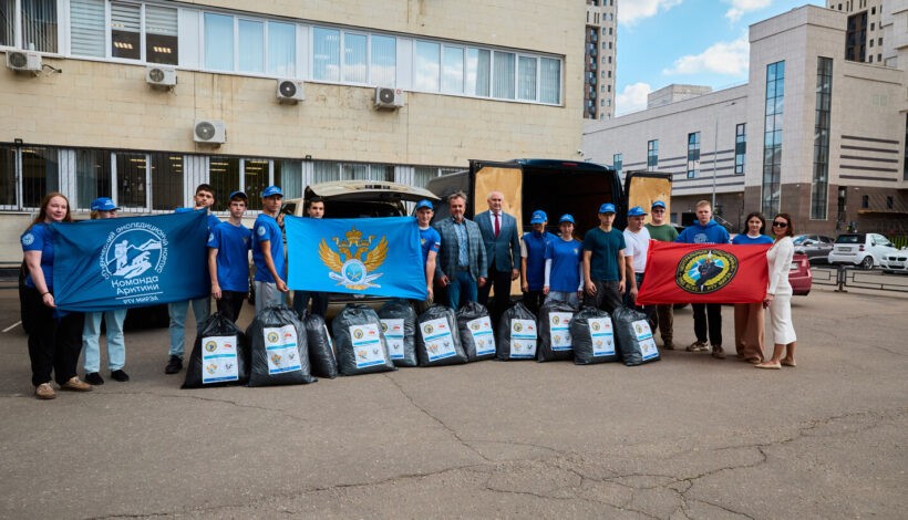 Студенты и преподаватели помогают бойцам