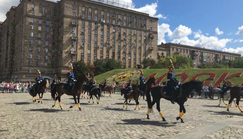 Кремлевская школа верховой езды выступит около Музея Победы