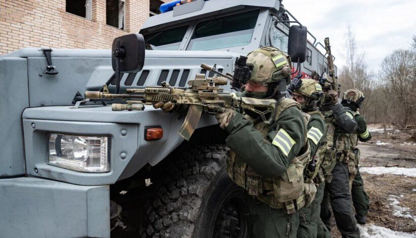 Спецназовцы принимают поздравления