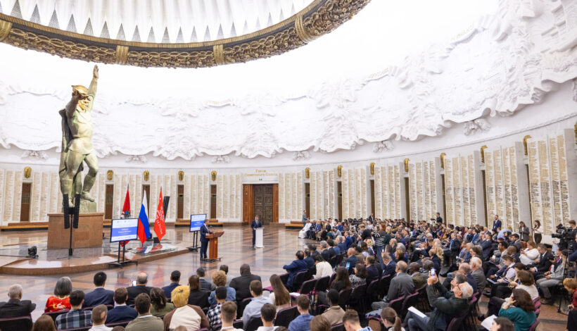 Выпускники советских и российских вузов собрались в Музее Победы