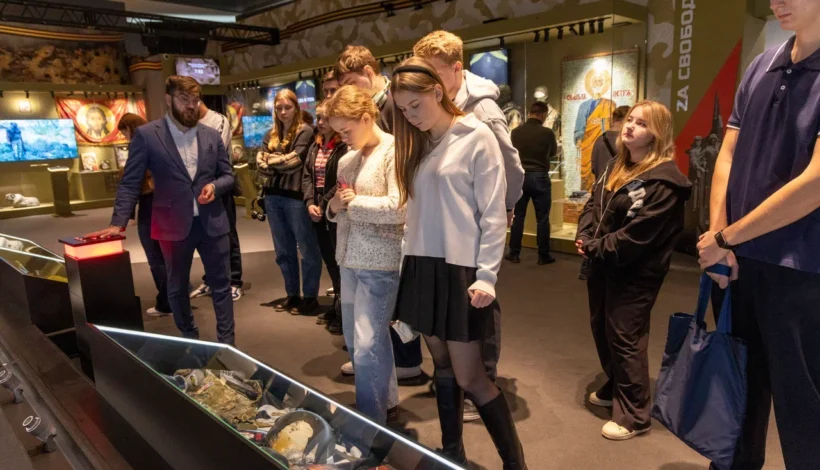 Будущие дипломаты узнали истории Героев в Музее Победы