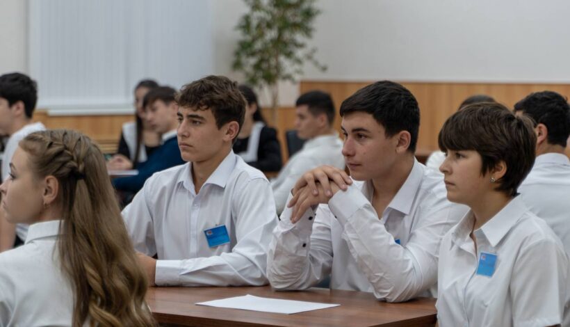 Исторический квиз объединил молодежь КЧР