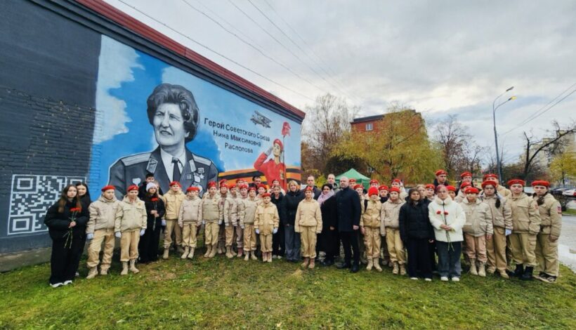 Мурал посвятили легендарной летчице