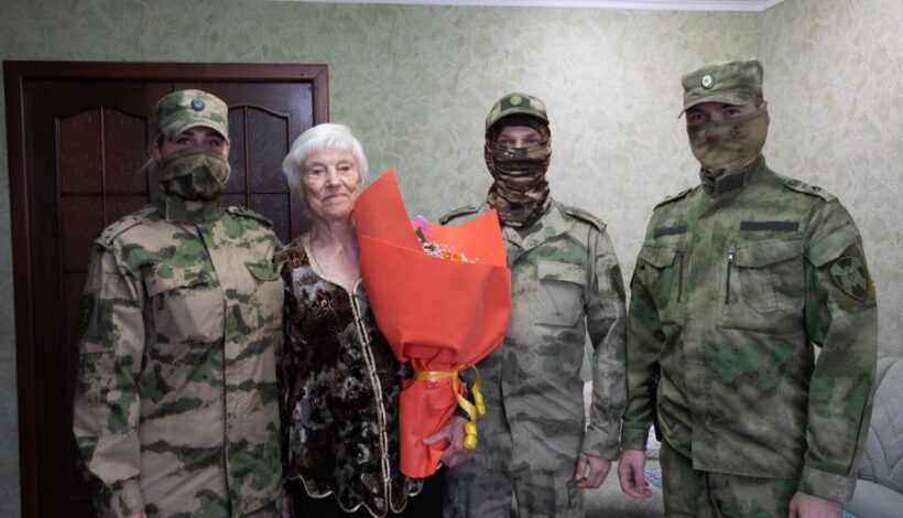 Росгвардейцы поздравили ветерана