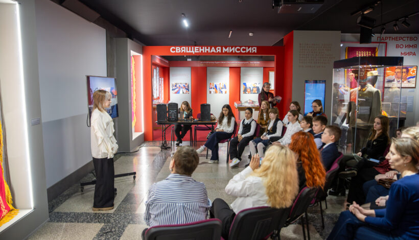 Школьники прочли стихи о войне в Музее Победы