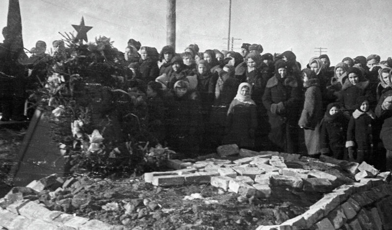 Поисковики обнаружили братскую могилу красноармейцев