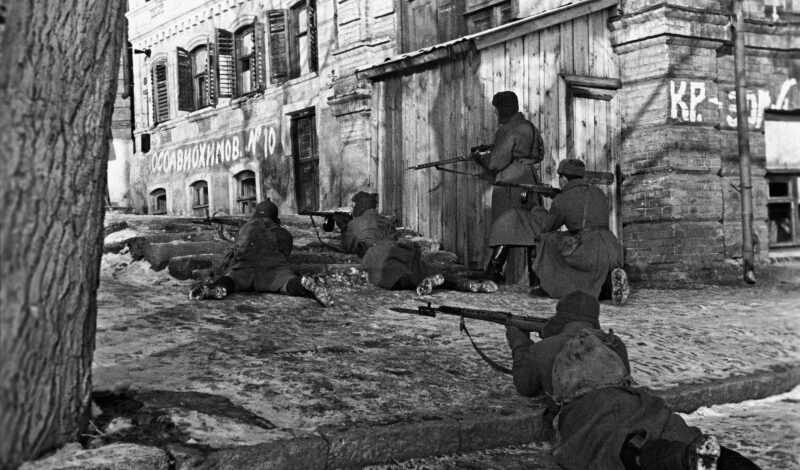 Участники эстафеты чтят подвиги предков