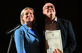 Министр культуры поздравила артистов