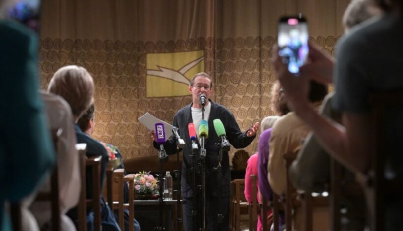 Сотрудников старейшего театра наградили