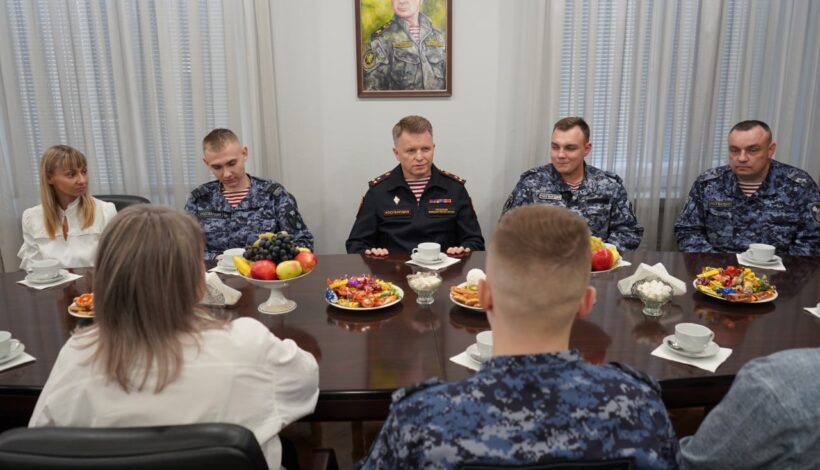 Офицеры поделились опытом с молодежью