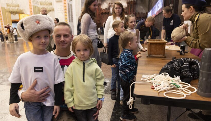 Тысячи людей посетили Музей Победы в День отца