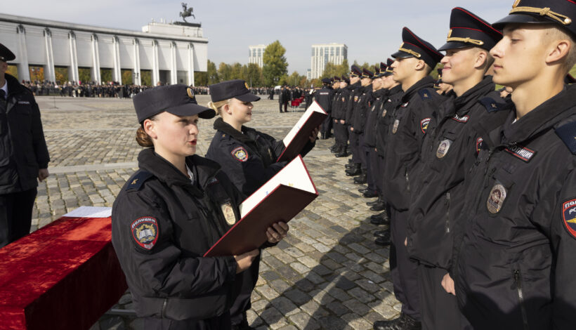 Будущие правоохранители приняли присягу у стен Музея Победы