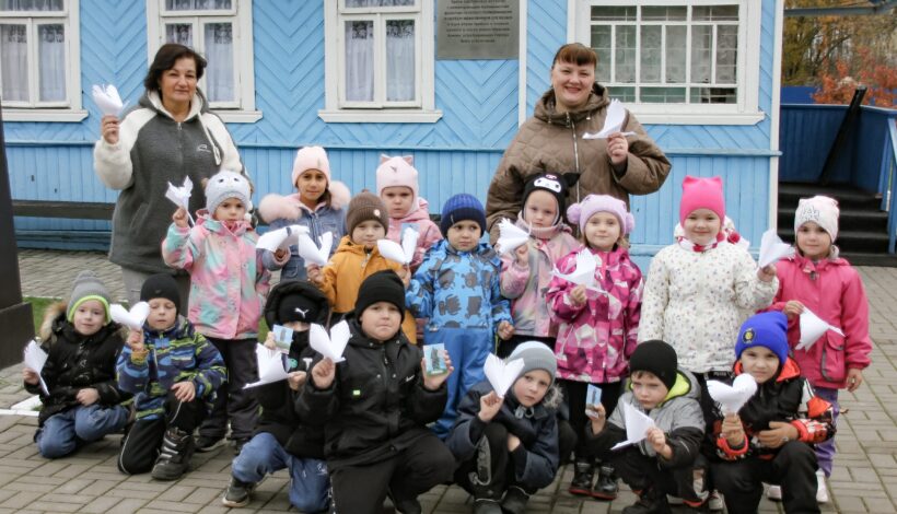 В филиалах Музея Победы отметили День белых журавлей