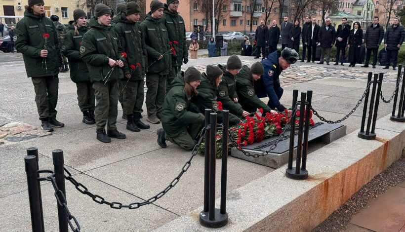 Будущие защитники выразили почтение бойцам