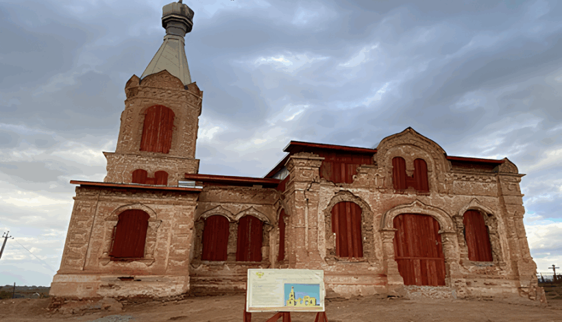 Специалисты спасают памятники истории