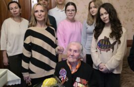 Юные общественные деятели поблагодарили ветерана