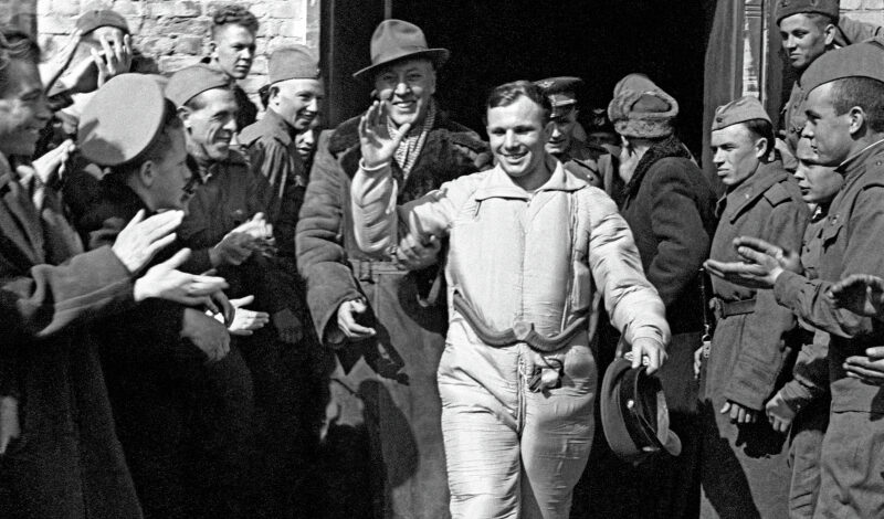 Защитников Отечества чествуют в столице