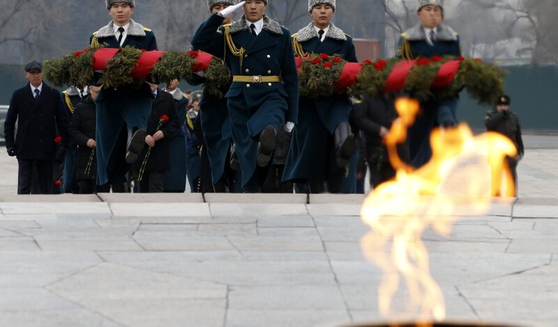 Главы государств почтили память героев