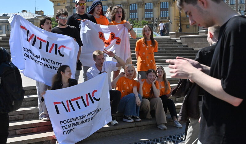 Книги и журналы отправят в Мариуполь