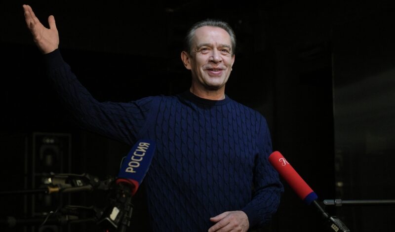 Владимир Машков вышел на сцену в Курске 