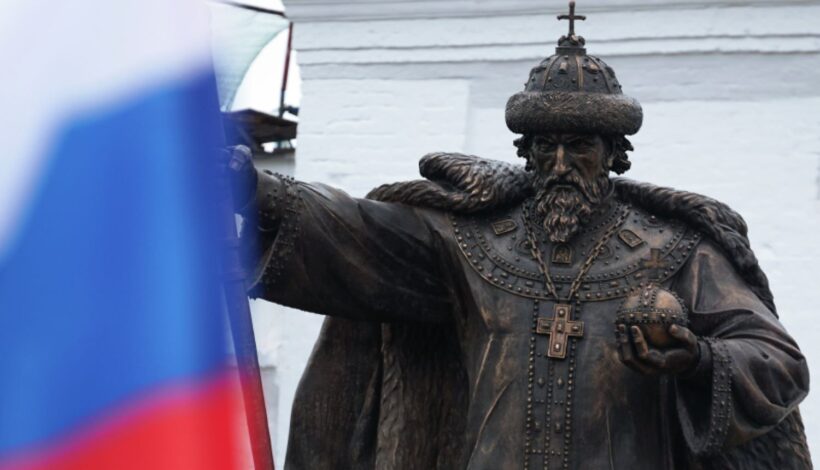 Установили памятник русскому царю