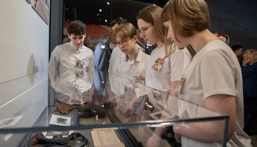 Школьники узнают о добровольцах в годы войны