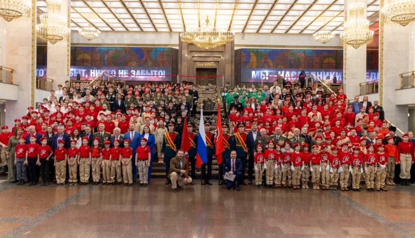 Школьники Москвы пополнили ряды юнармейцев