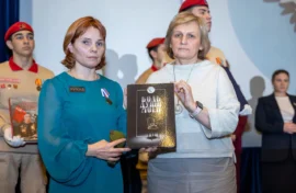 Книги о героях СВО передали в Музей Победы