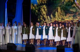 Агитбригады посвятили выступления героям