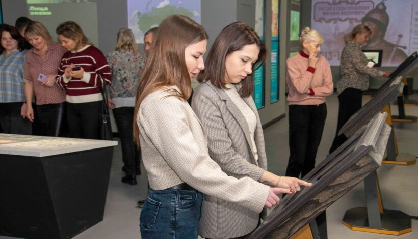 Обновленная экспозиция о Романовых открылась в Донецке