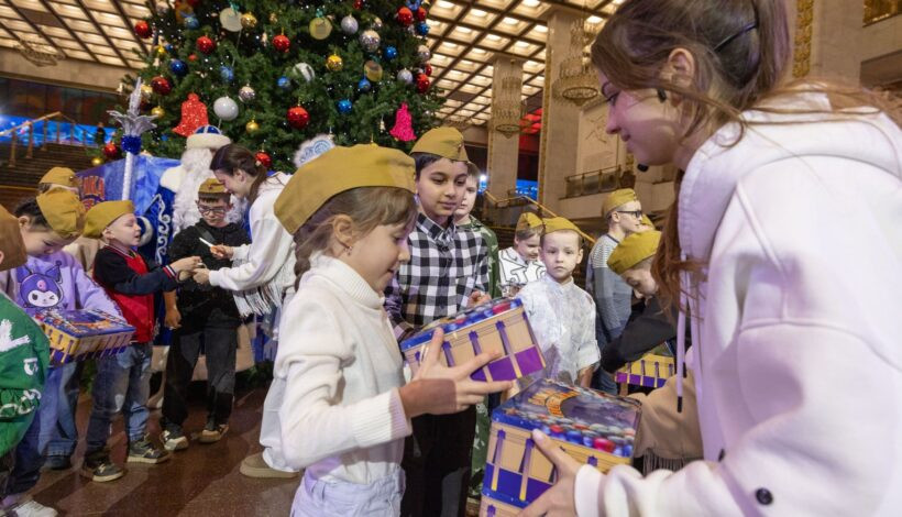 Свыше тысячи детей побывали на «Елке Победы»