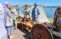 Реконструкторы прошли по Волге на деревянной ладье