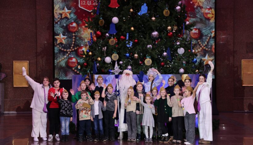 Тонны декораций подготовили для программы «Ёлка Победы»