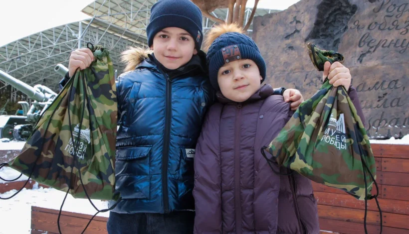 Школьникам рассказали, как Дед Мороз защищал Родину