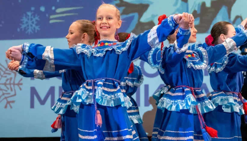 Новогодний фестиваль объединил юных артистов