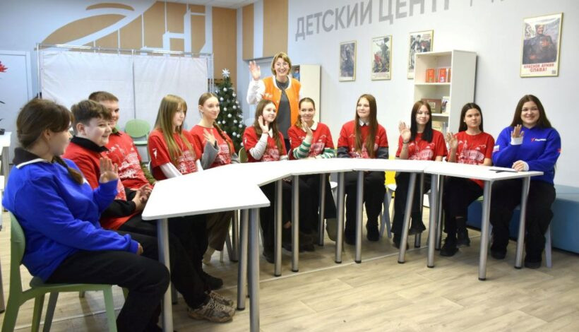 Школьники ЛНР и Москвы познакомились в прямом эфире