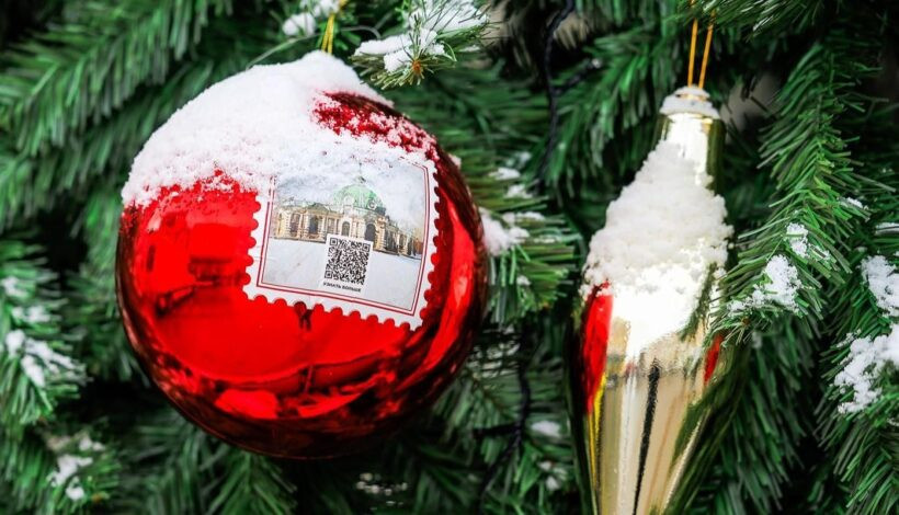 Новогодняя ель познакомит с памятниками