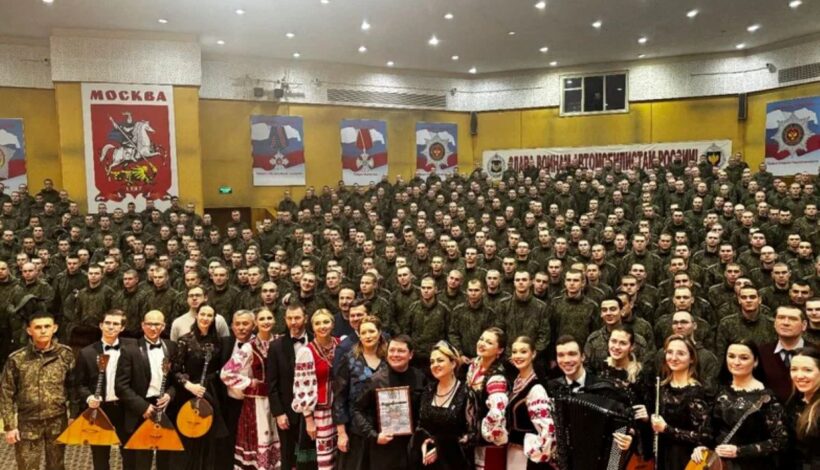 Ансамбль «Россия» исполнил песни Великой Победы