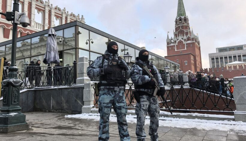 Стражи порядка защищают детский праздник