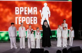 Артисты театра «На Поклонке» выступили вместе с Героем