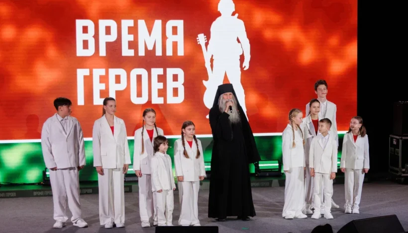 Артисты театра «На Поклонке» выступили вместе с Героем