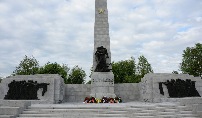 Законы ставят барьер фальсификации истории