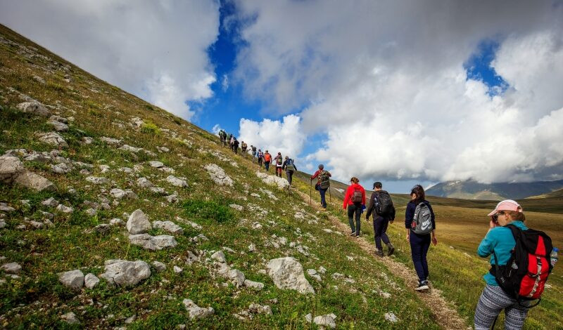 Пешие походы популяризируют среди молодежи
