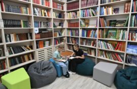 Лучших школьных библиотекарей наградили