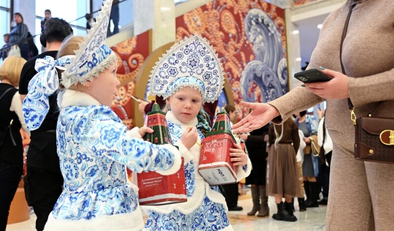 Главная елка России объединила детей из разных стран