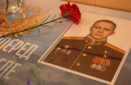 В честь Героя России открыли мемориальную доску