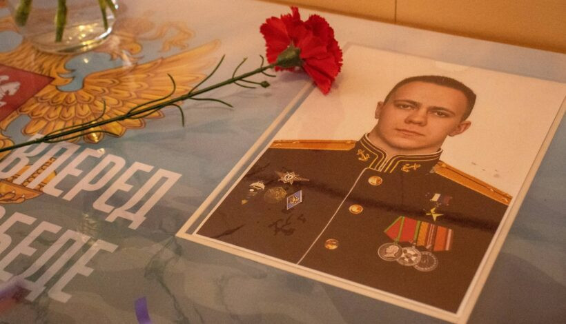 В честь Героя России открыли мемориальную доску